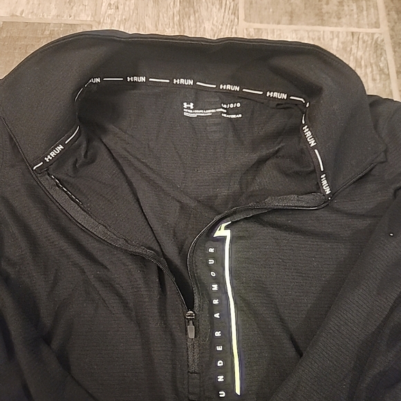 Reflective green and black under Armour running half zip pullover size Large - Picture 4 of 7